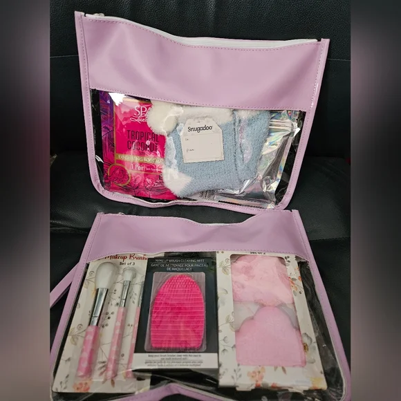 Stylish Assorted Color Cosmetic Bags with Accessories Available - Picture 8 of 11